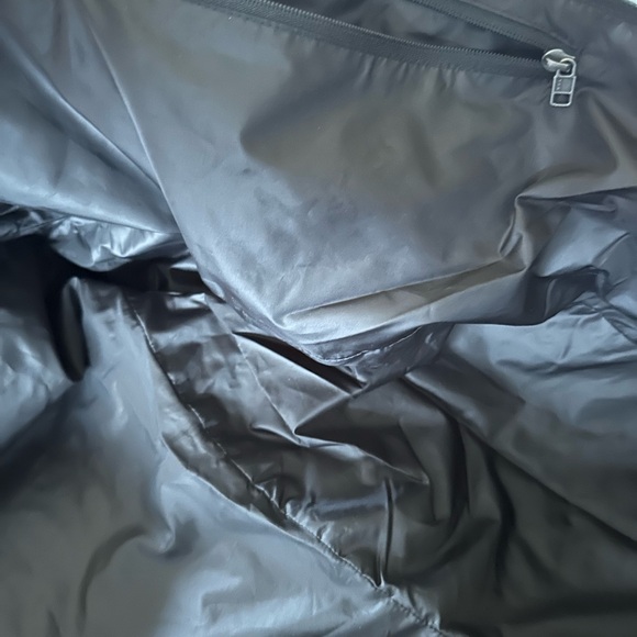 NWT Patagonia Black Nano Puff Hoodie - Picture 5 of 7